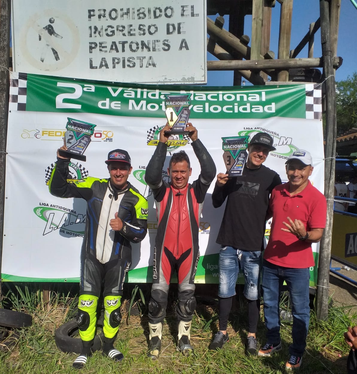 PILOTOS QUINDIANOS SE DESTACAN EN VÁLIDA NACIONAL DE MOTOVELOCIDAD