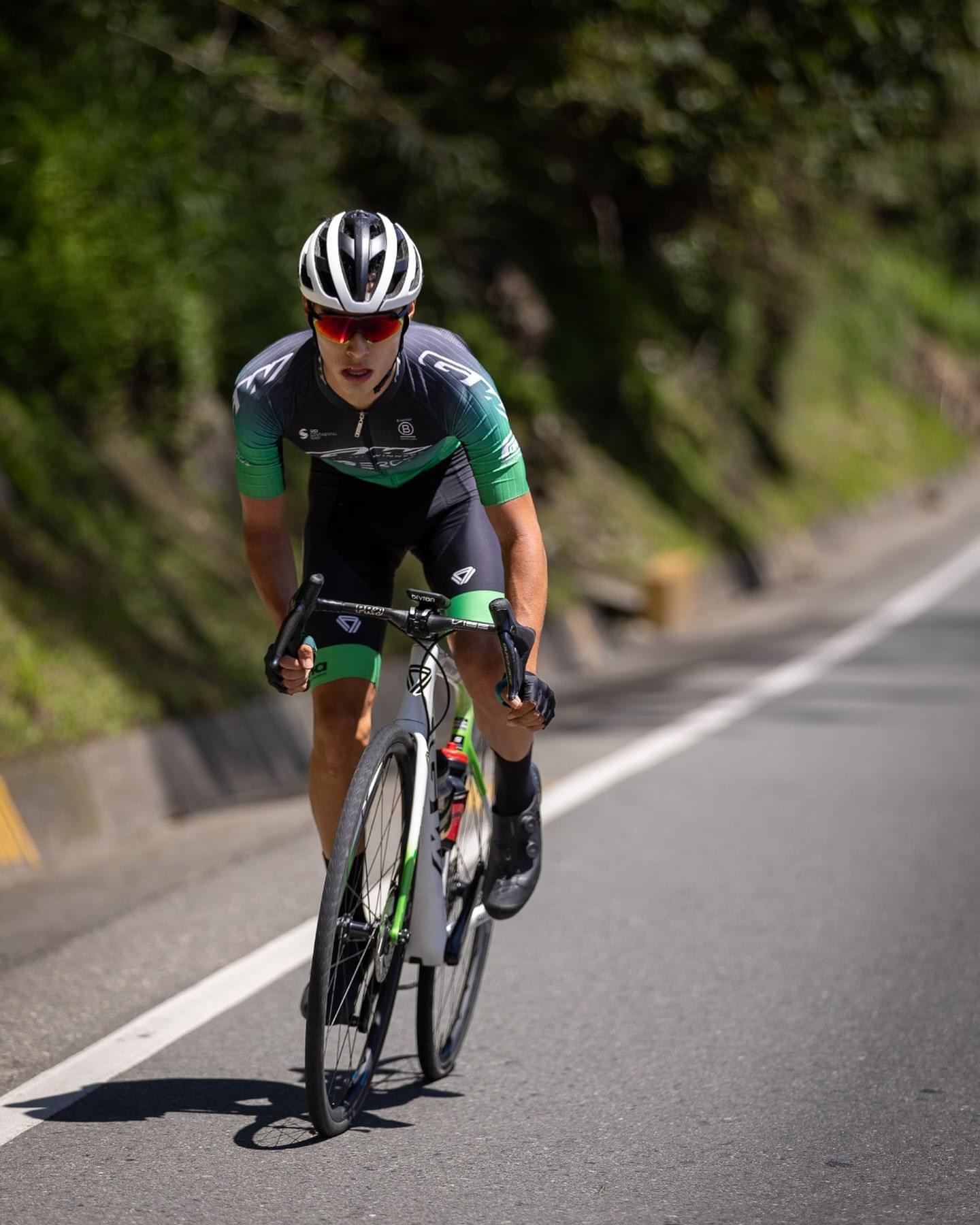 INDEPORTES QUINDÍO IMPULSA A MARIANA BURGOS Y DIEGO PESCADOR HACIA EL MUNDIAL DE RUTA EN SUIZA