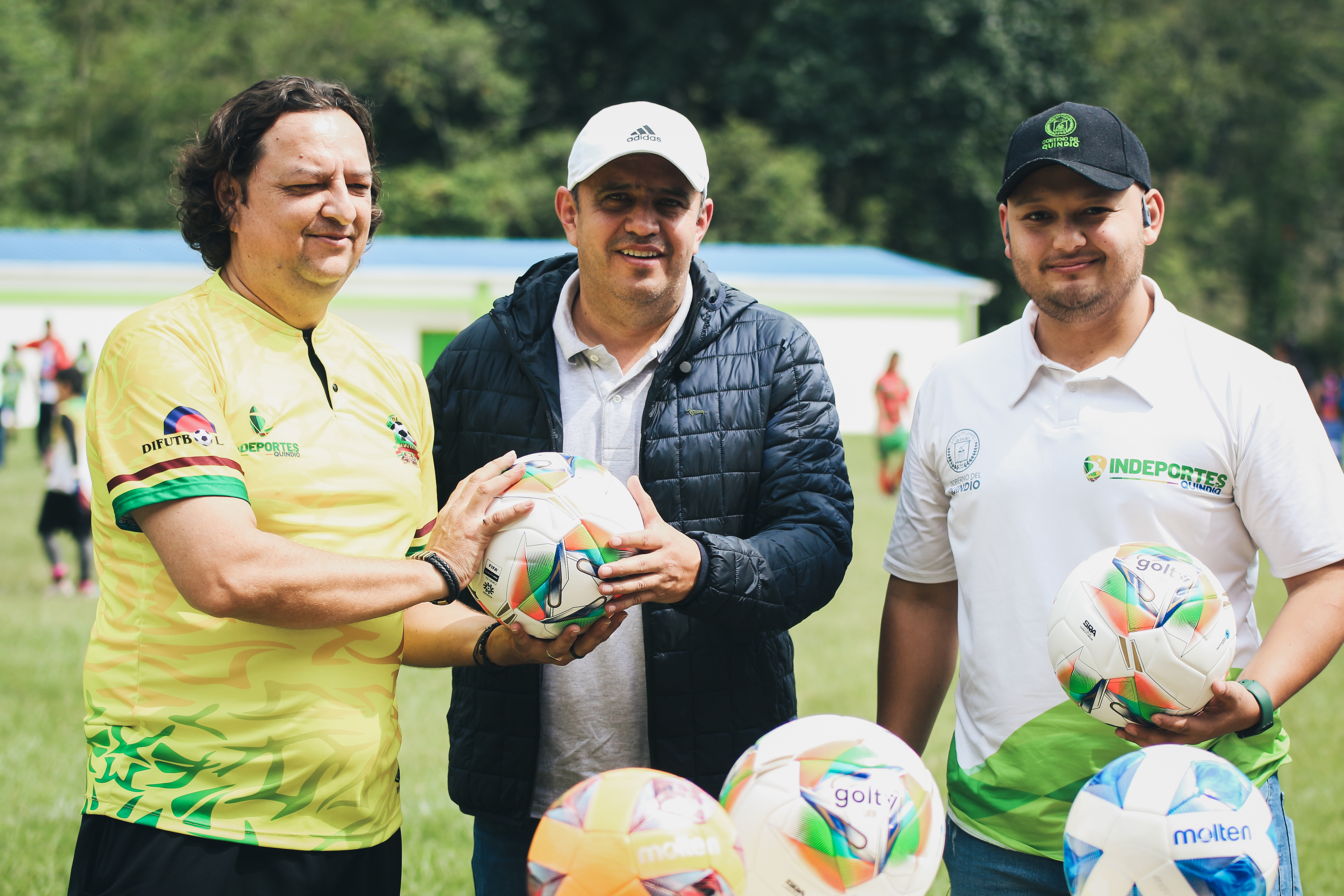¡POR GÉNOVA!: GOBERNADOR E INDEPORTES FIRMARON CONVENIO POR $60 MILLONES CON LIFÚTBOL. ENTREGARON IMPLEMENTACIÓN Y SILLETERÍA